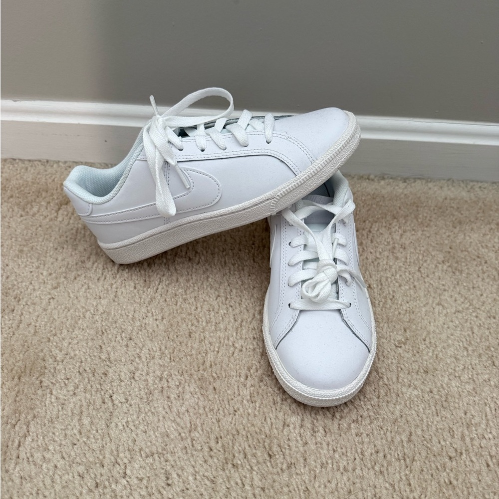 White Nike Casual Sneakers